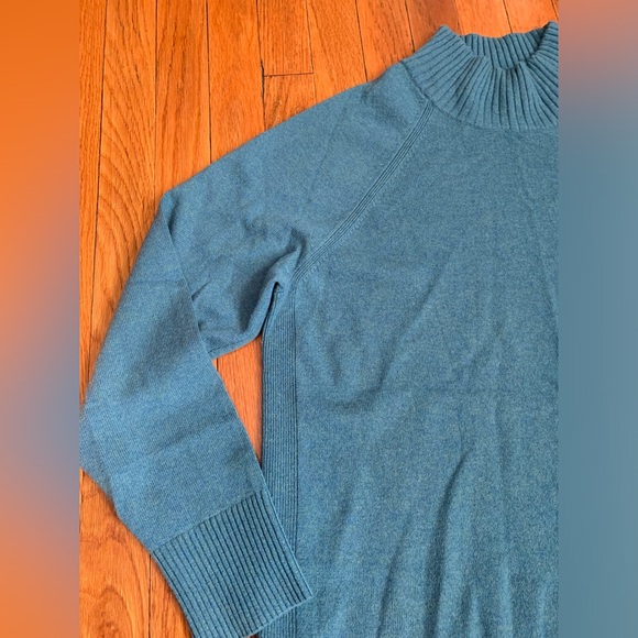 L.L. Bean women’s classic cashmere sweater relaxed mock neck size L - Picture 2 of 11